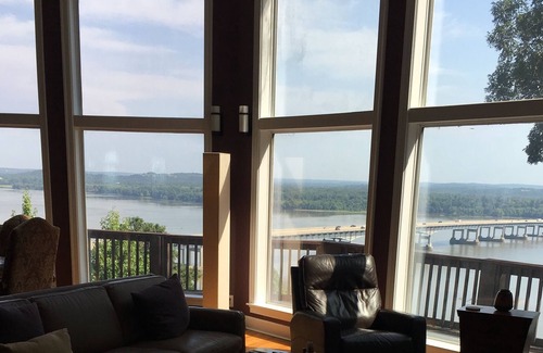 Little Rock Other | big home, gated street, sleeps 10, awesome views. Deck, garage, fence, dogs ok.