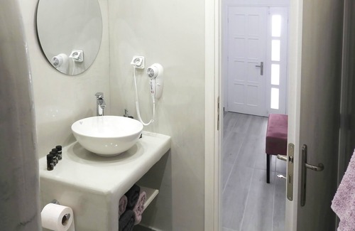 Perissa Villa | Big house for family and couples just 1 minute from the best beach of the island