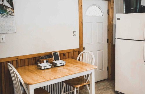 Mingoville House | Big house +hot tub+patio+Wi-Fi+TV