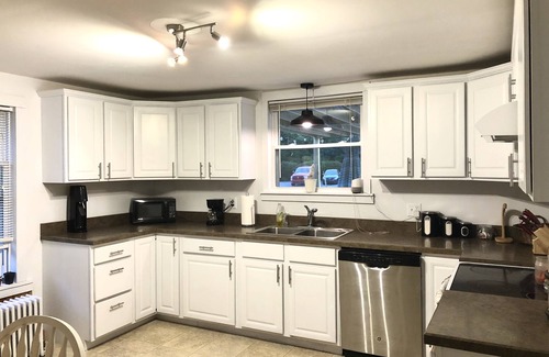 Mingoville House | Big house +hot tub+patio+Wi-Fi+TV
