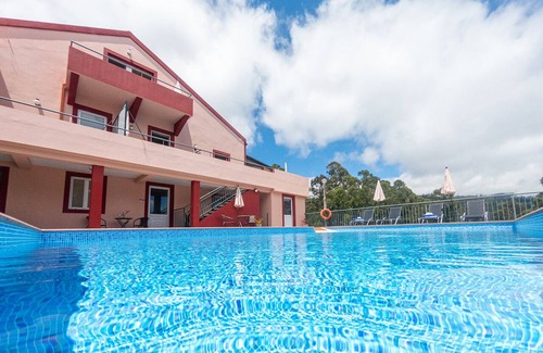 Prazeres House | Big house with 5 individual apartments, pool and big BBQ