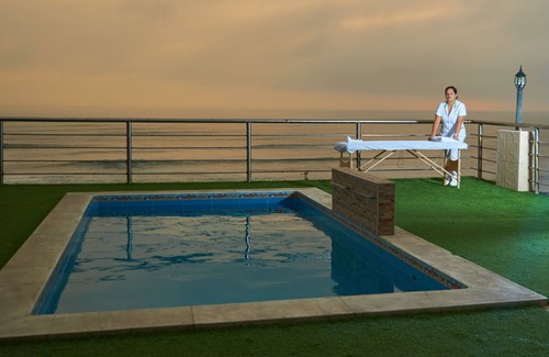 Huanchaco Ski Chalet | Big House with Pool at 4th floor front to the Beach