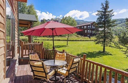 Steamboat Springs House | Big Kitchen - On Ski Bus Line - Comm Hot Tub