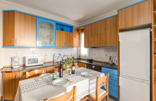 Thessaloniki Apartment | Big Modern Center Apartment, Balcony and Parking