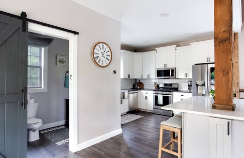 Howard House | Big Oak Retreat -10 min to Kenyon - 18th century barn