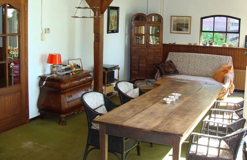 Nieuwkoop House | Big old farm with a thatched roof, private garden ending in a peaceful lake