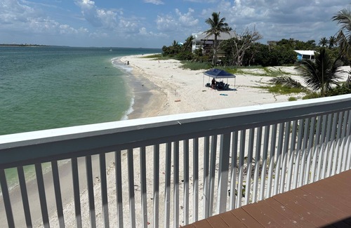 Jose's Hideaway House | Big on the Beach House, Oceanfront with Stunning views!