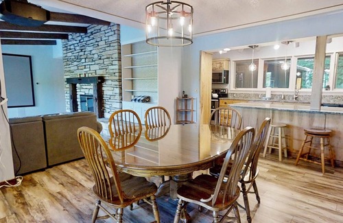 Wetmore Cottage | Big Pine Cottage on Private Lake