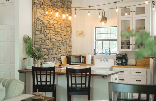 Rogers Cottage | Big Pine Holler -1 mi to Beaver Lake-Cabin-Hot Tub