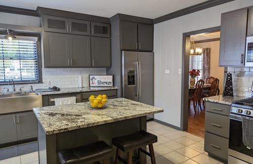Frankston House | Big Red Comfortable, welcomes pets, & sleeps 6