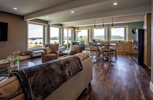 Minneiska House | Big River Escape Grandview Manse