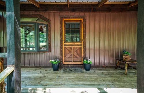 Jamestown Cabin | Big South Fork Equestrian Cabin & Barn with RV Hookups