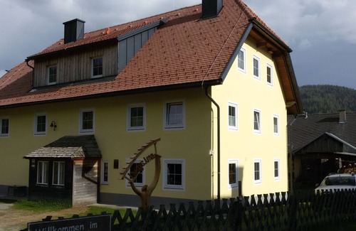 Krakauhintermuehlen House | big, spacey house in best location, secluded and sunny