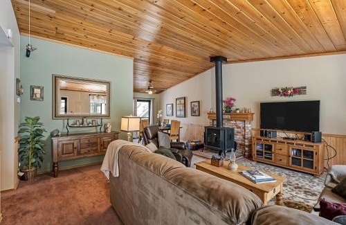 Groveland House | Bigfoot Retreat Home Close to Beach
