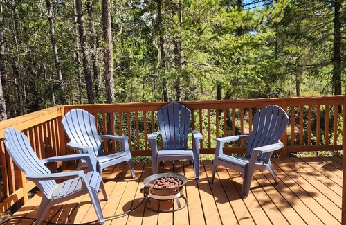 Hoodsport Cabin | Bigfoot's Hideaway! 2 bdrm Cabin & Yurt, Best Location/Lk Cushman, WiFi, Hot tub