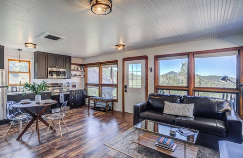 Cripple Creek Cabin | Bighorn Haven -Views- Hot Tub- Fire Pit