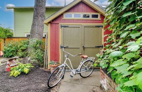 Brooklyn House | Bike'N'Roll Craftsman only available Thursday10/24 w/check-out on Monday 10/28!