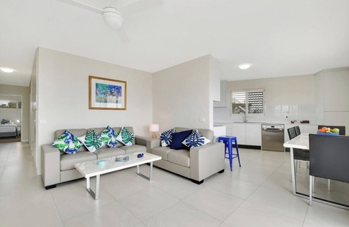 Alexandra Headland Apartment | Bilgola Unit 4 - Amazing Beach Views