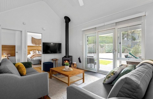 Sorrento Cottage | Bilinga Cottages - Magbird and Wattlebird