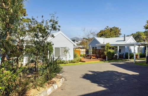 Sorrento Cottage | Bilinga Cottages - Magbird and Wattlebird