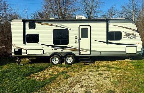 Helmsburg RV Rental | Bill Monroe Camper B