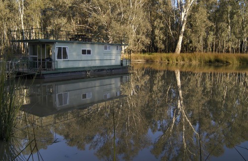 Brimin Cabin | Billabong Lodge - permanently moored houseboat