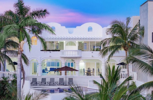 Santa Maria Huatulco Villa | Billiard Table with Ocean Views and Private Pool