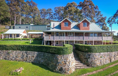 Mount View House | Bimbadeen Mountain House - Valley views abound from this unique stone home
