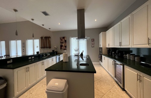 Alice Town House | Bimini Bay Island, Luxury 5 bedrooms, 70 ft dock space across from Hilton