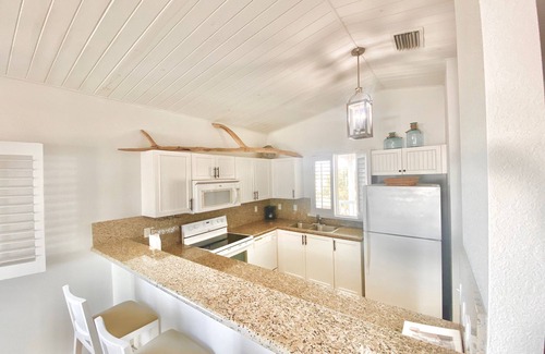 Alice Town Apartment | Bimini Sky, Amazing views Optional Golf Cart 2/2