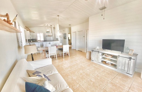 Alice Town Apartment | Bimini Sky, Amazing views Optional Golf Cart 2/2