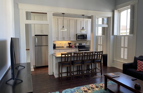 Frankfort Apartment | Bing’s Downtown Guest Suite on Main
