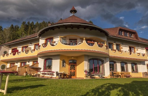 Eberstein House | Bionest IV - Lehmbaudach-familienzimmer mit Balko - Biolandhaus Arche
