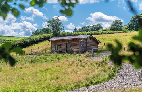 Caersws Cottage | BIRCH BANC RETREATS - BEDW, pet friendly, with a garden in Llanidloes