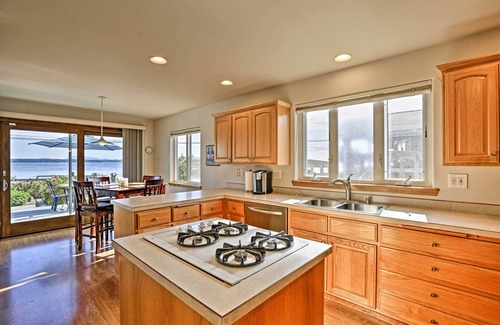 Birch Bay House | Birch Bay Waterfront Home - Steps to Beach!