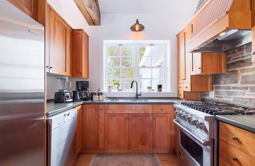 Ashfield-Colborne-Wawanosh Cottage | Birch Beach Lake House-Hottub Sauna Lake Access