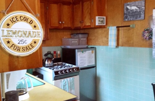 Manistique Cabin | Birch Breeze Bungalow: Autumn Retreat – Crisp Air, Fall Foliage & Lakeside Bliss!