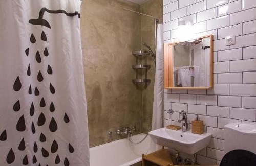 Ljubljana City Centre Apartment | Birch central studio on main square