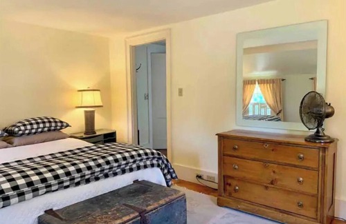 Northampton Apartment | Birch Suite- 2nd Floor Apartment with Kitchenette in front of Smith College