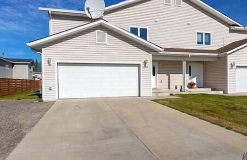 Fairbanks House | BirchHill Retreat Great Location1+Garage+Aurora