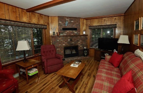 Rhinelander Cabin | Birchwood Retreat located on private Finely Lake