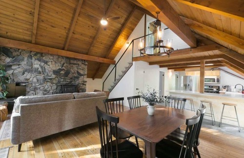 Bird Creek Cabin | Bird Creek Chalet - 1 mile from Salmon Fishing!