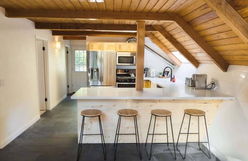 Bird Creek Cabin | Bird Creek Chalet - 1 mile from Salmon Fishing!