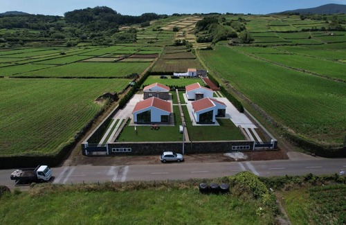 Altares House | Bird House by PontaNegraAzores