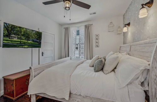 Berkeley Springs Bed & Breakfast | Bird Nest Suite In Town!- Inside the Grand Castalian Inn B&B