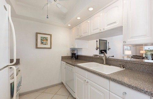 Stuart Condo | BIRD'S EYE VIEW 5 min walk to beach, lovely views of golfcourse, lakes, sunsets