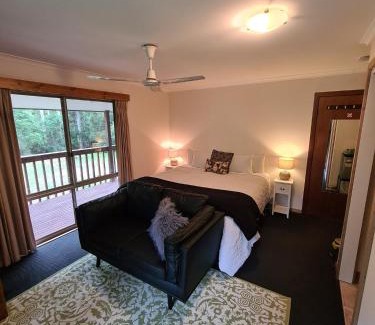 Cabbage Tree Creek House | Bird Songs Getaway Accommodation