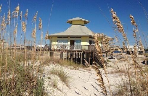 Gulf Shores House | Birdcage House 2 bd 2 ba Pet Friendly gulf-front New ceiling fans, New sofas