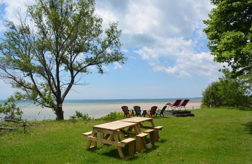 Romney House | Birds Point Cottage on a Cliff facing Lake Erie.