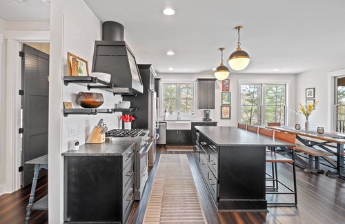 Nebo House | Birdsong | Fire Pit, Pet Friendly & Easy Access to Lake James!